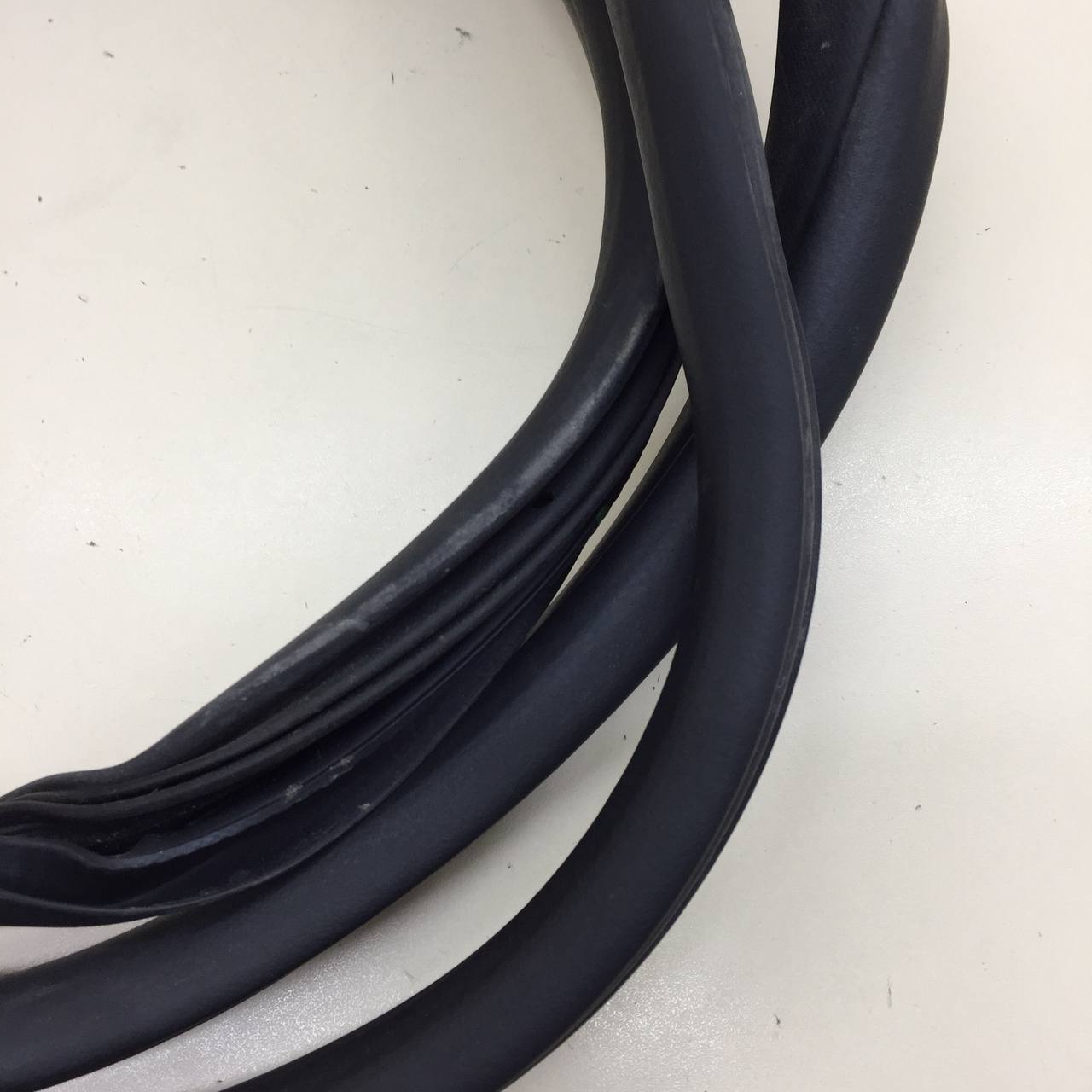 Уплотнитель проема двери задней правой Lada Vesta 2015>