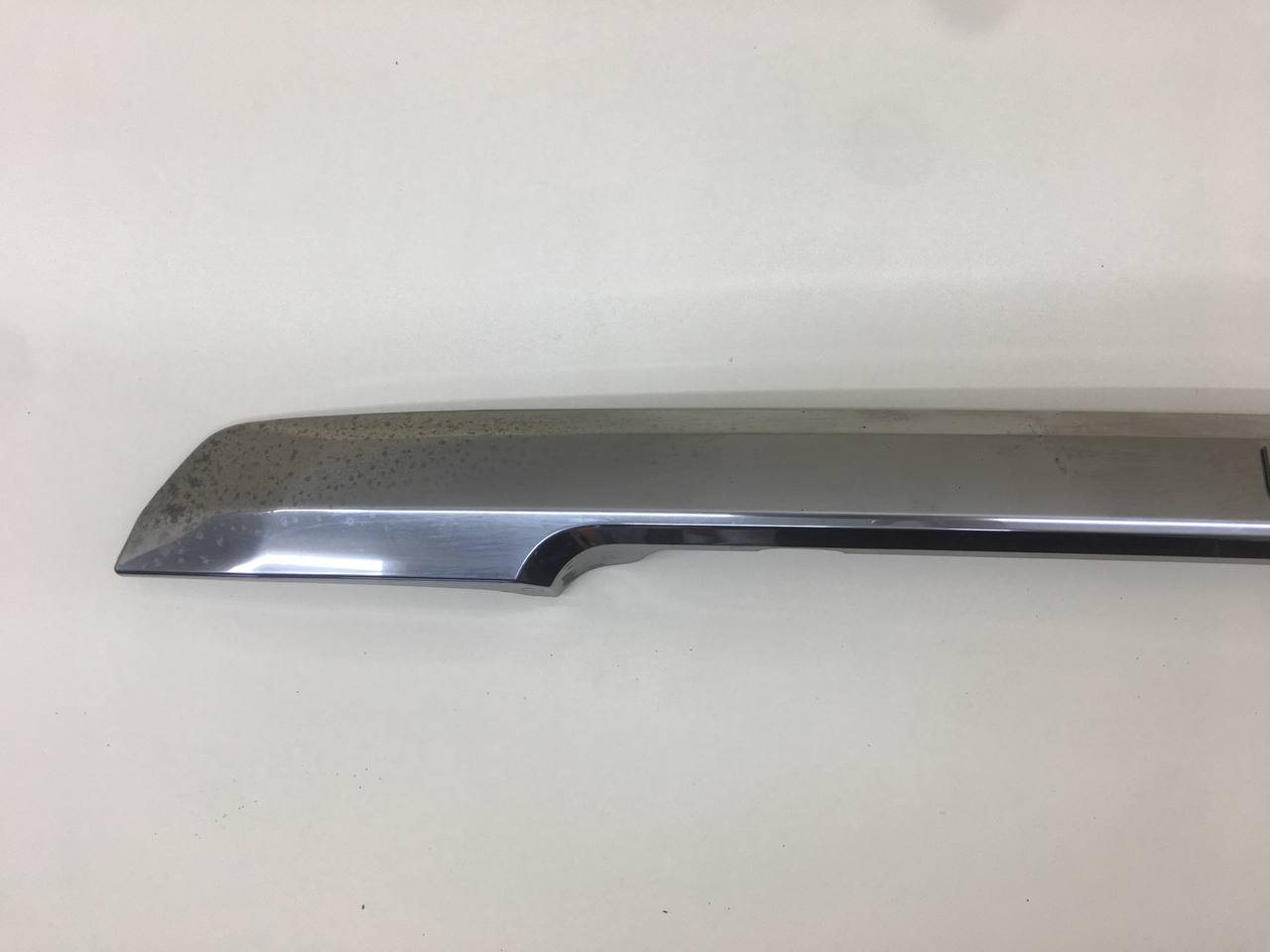 Накладка двери багажника Lexus LX450D/570 2015>