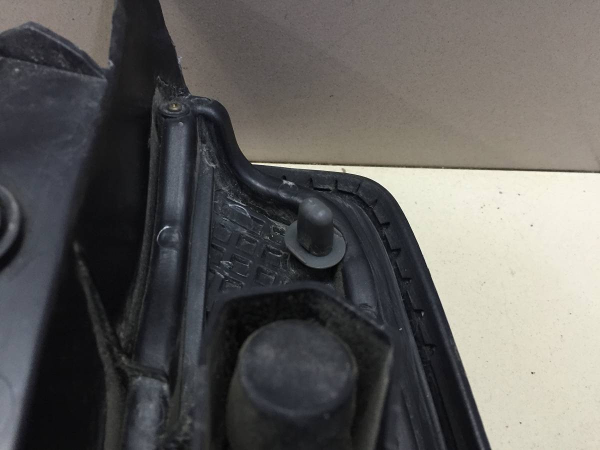 Фонарь задний левый Nissan Cube (Z10) 1998-2002