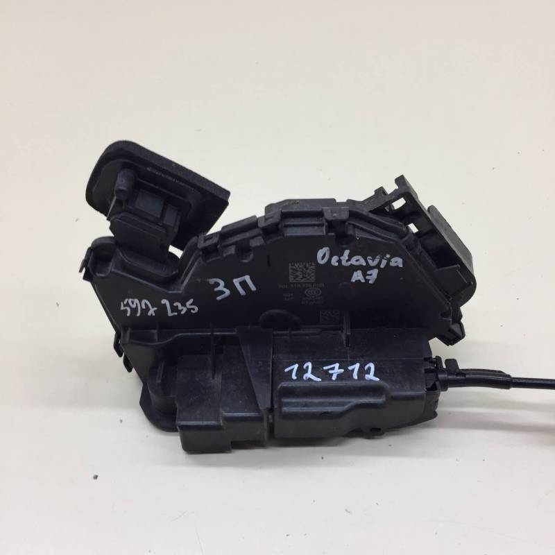 Замок двери задней правой Skoda Octavia (A7) 2013>