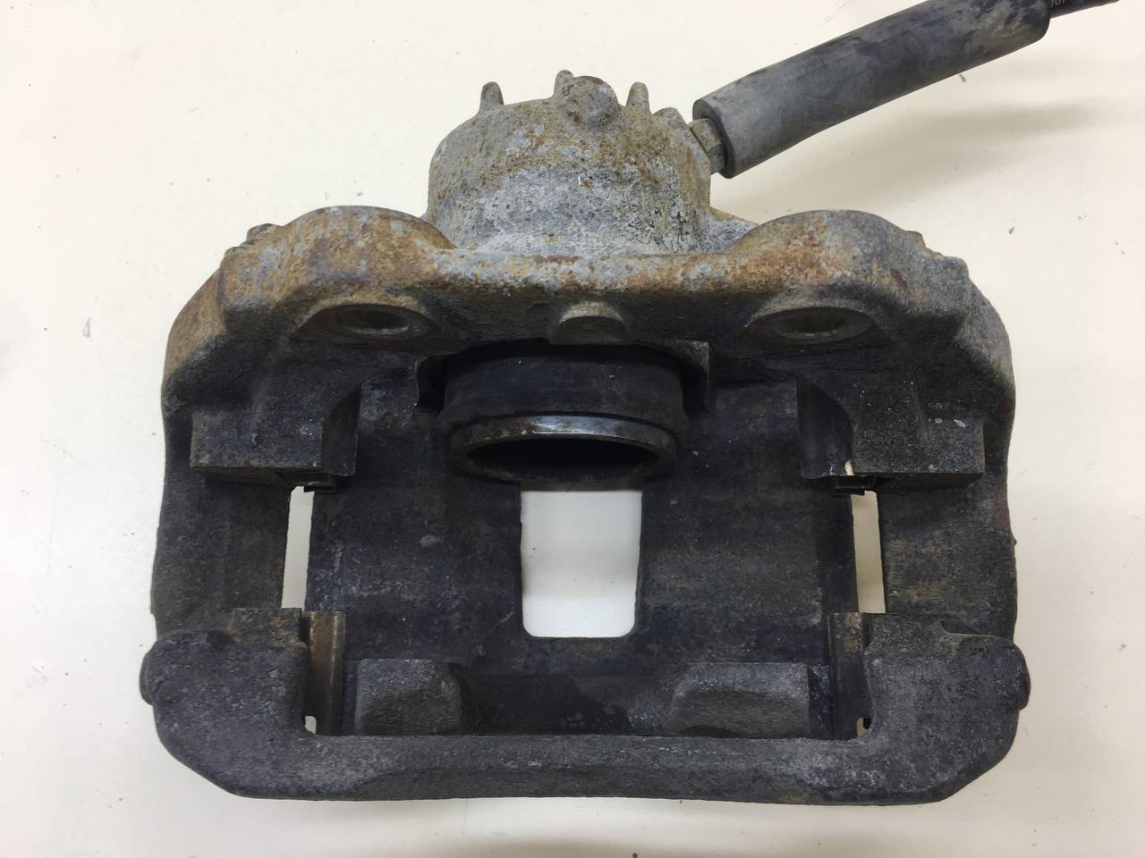 Суппорт передний правый Peugeot 307 2001-2008