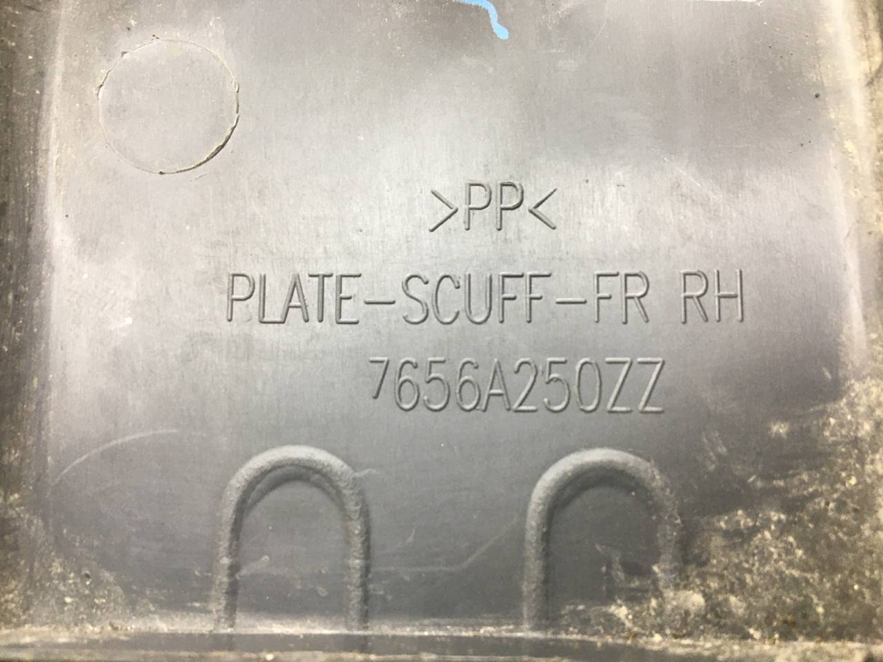 Накладка порога (внутренняя) Mitsubishi L200 5 (KK/KL) 2015>