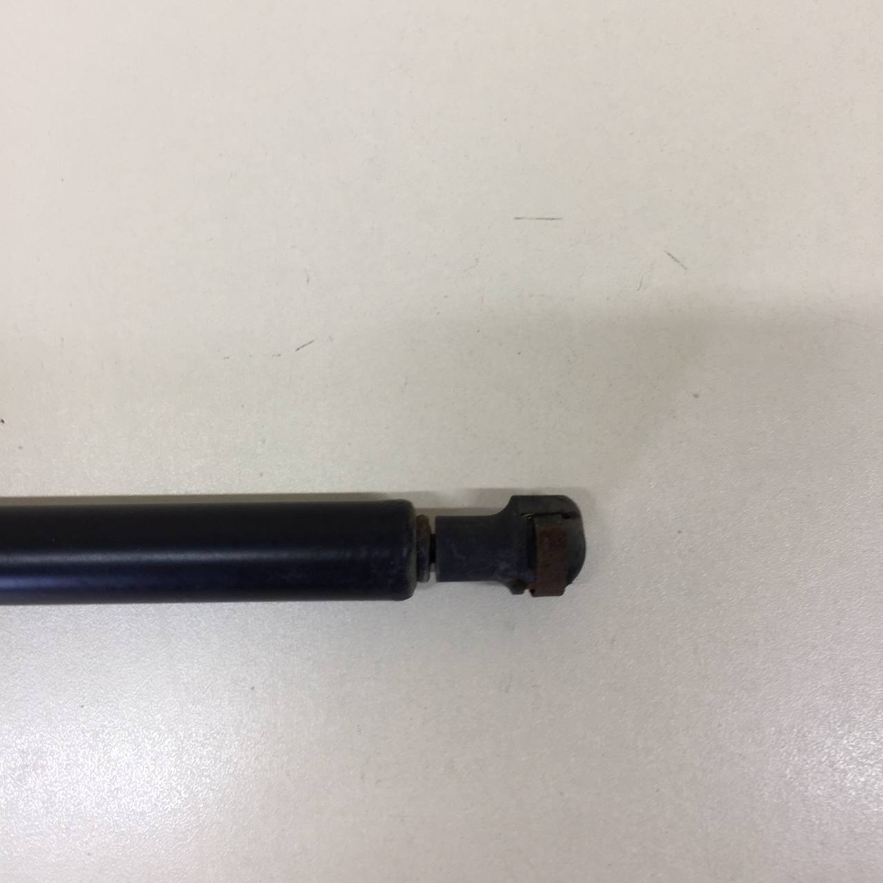 Амортизатор двери багажника Peugeot 308 2007>