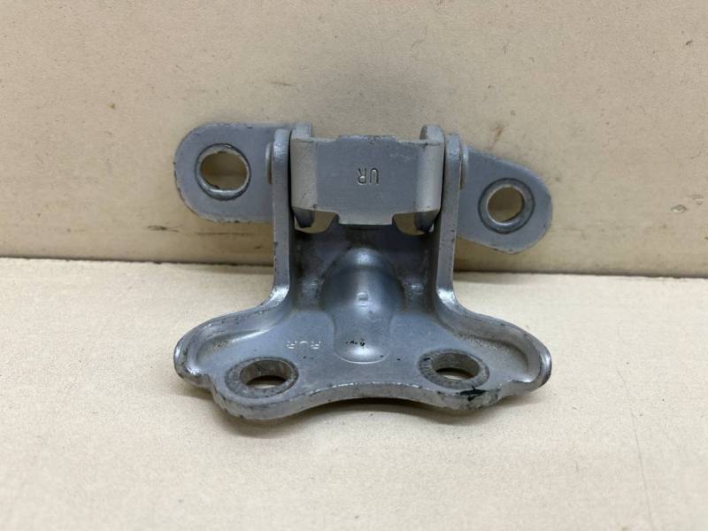 Петля двери задней правой верхняя Hyundai Solaris (RB) 2010-2017