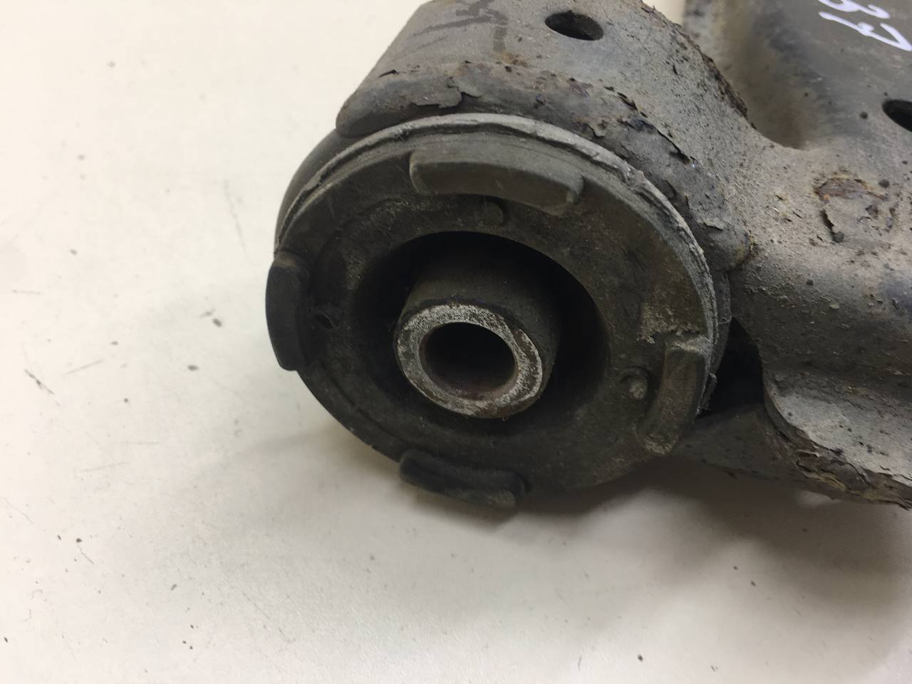 Рычаг передний правый Opel Astra H / Family 2004-2015