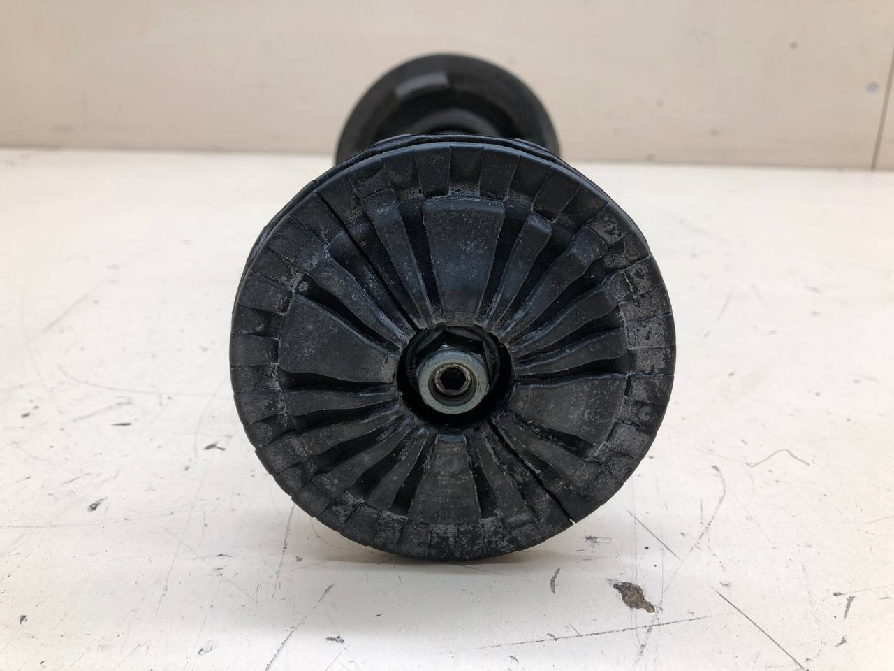 Амортизатор передний Audi A4 (B8) 2007-2011