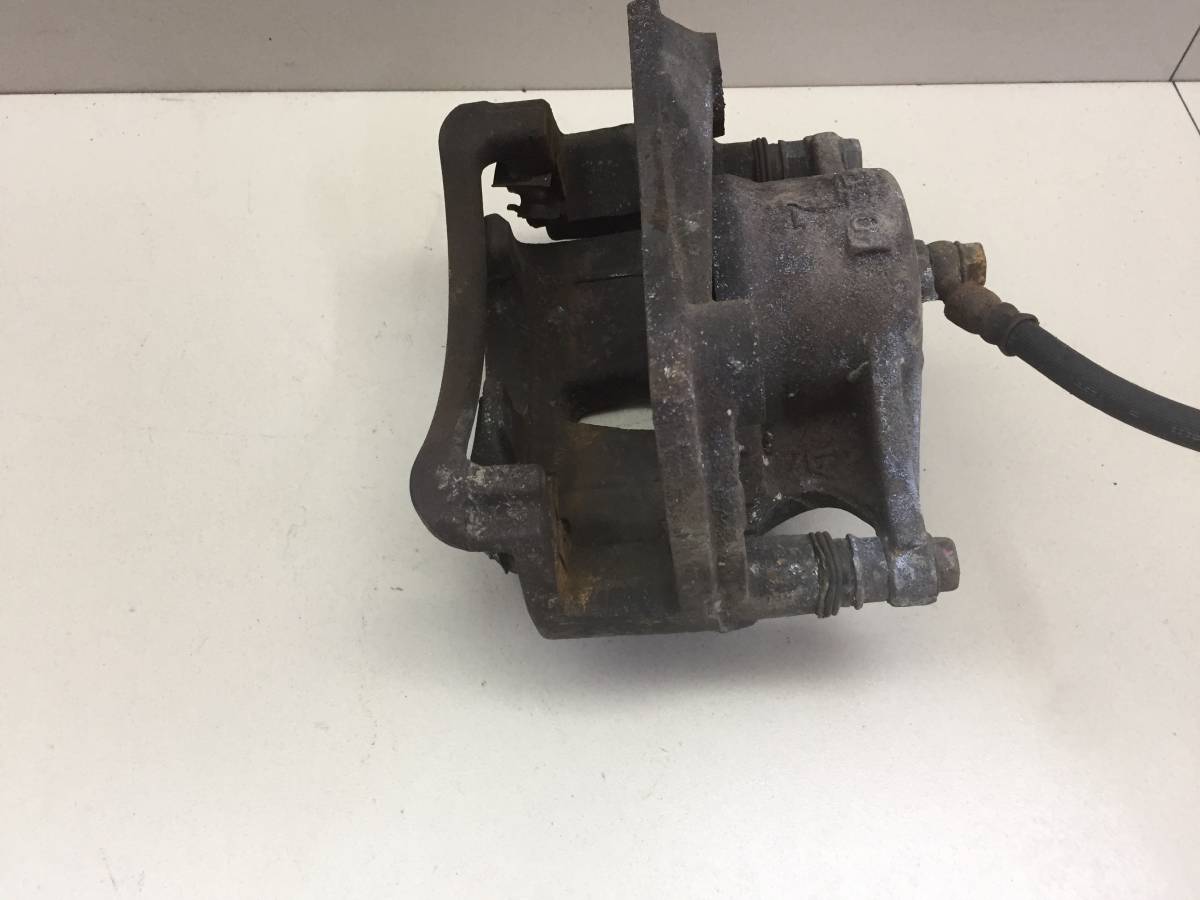 Суппорт передний правый Toyota Crown (S170) 1999-2003