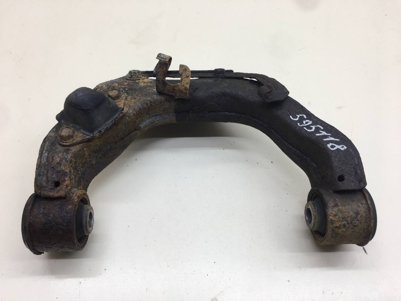 Рычаг передний верхний правый Mitsubishi L200 (KB) 2006-2016