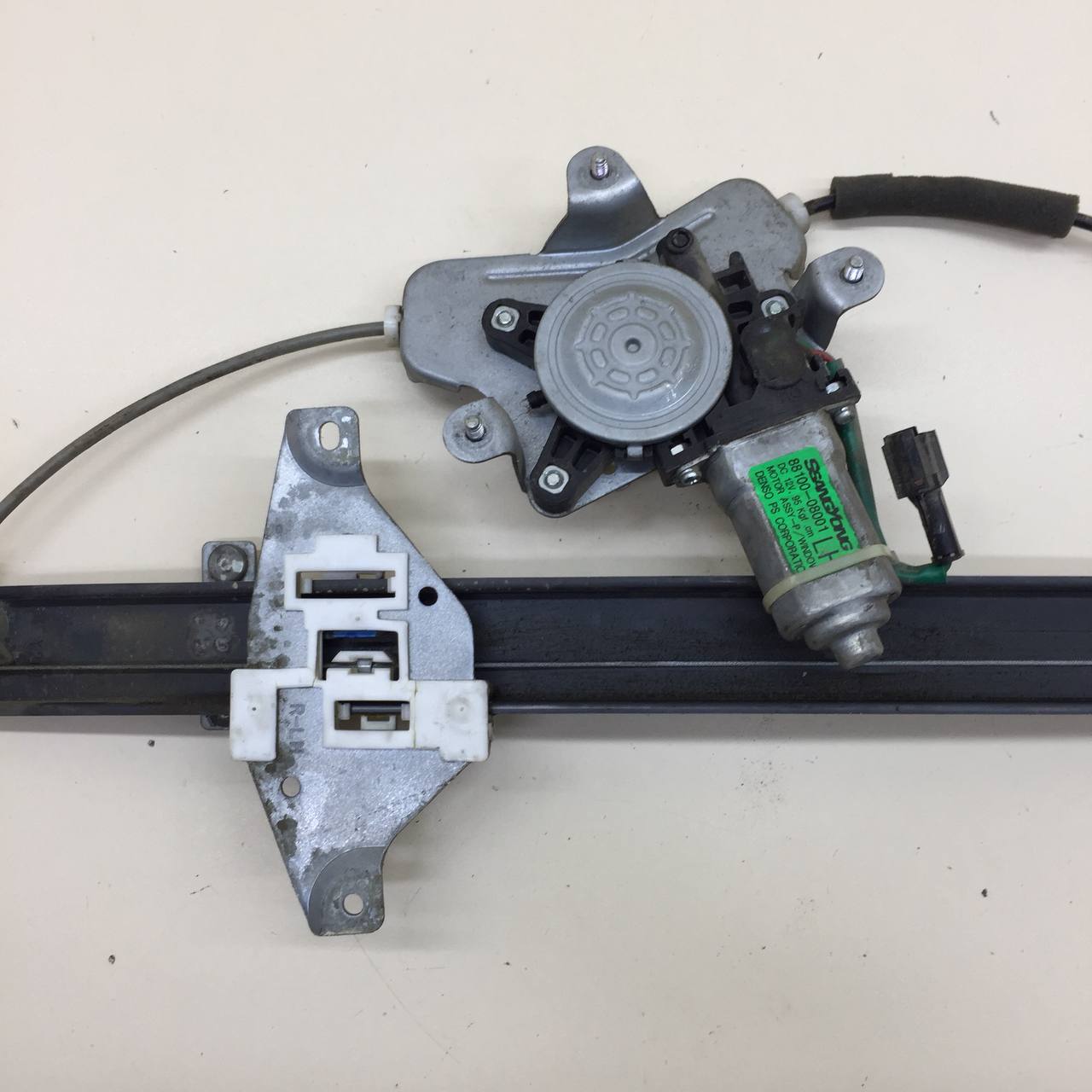 Стеклоподъемник электр. задний левый SsangYong Rexton 1 2001-2006