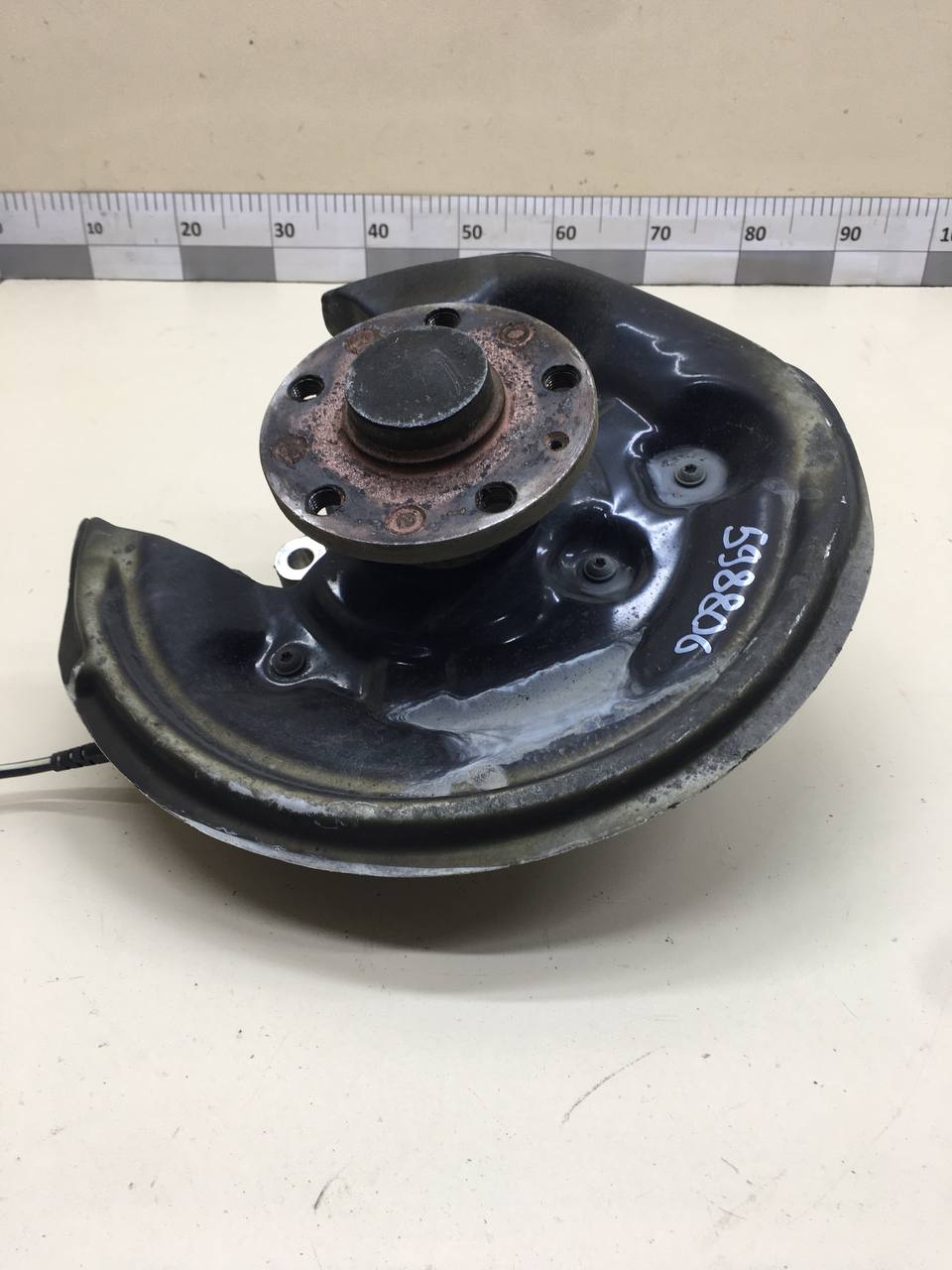 Кулак поворотный задний правый Volkswagen Passat B7 2011-2015