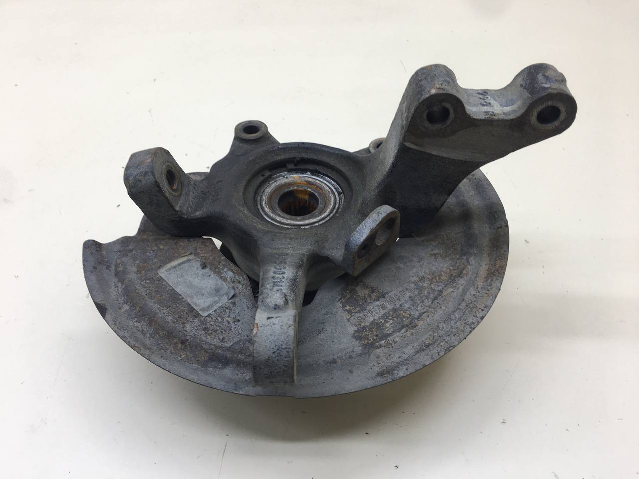 Кулак поворотный передний правый Lada Vesta 2015>