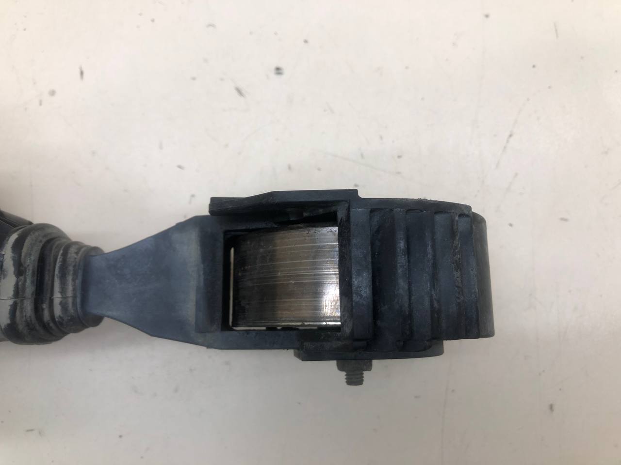 Ролик руч.ремня с кронштейном Citroen C3 2009-2016