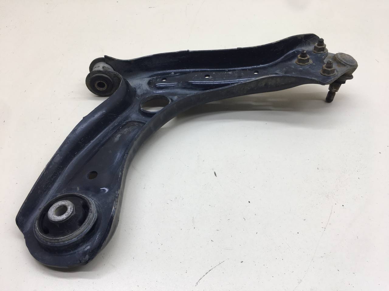 Рычаг передний левый Volkswagen Polo (HB) 2009>