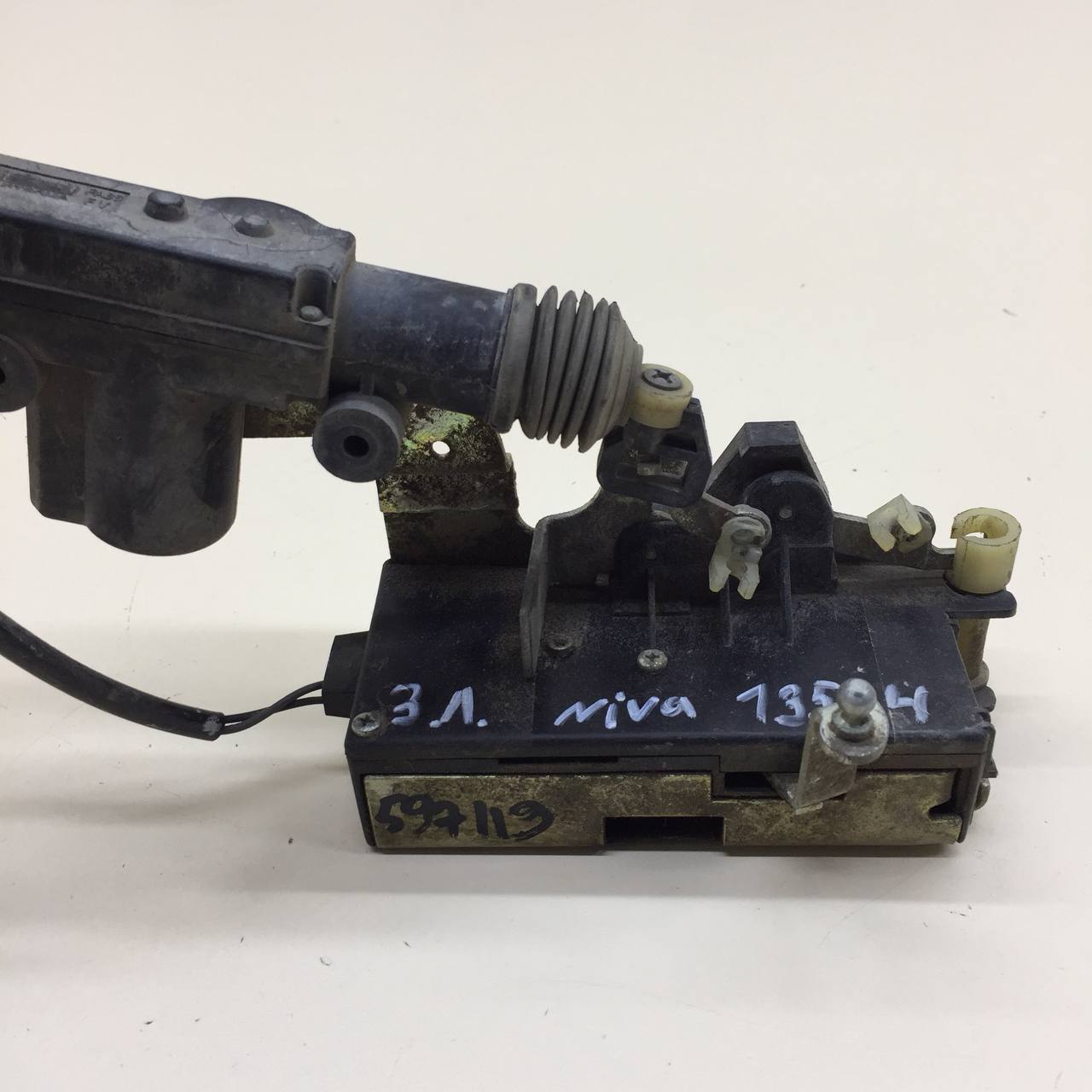 Замок двери задней левой Chevrolet Niva 2002-2009