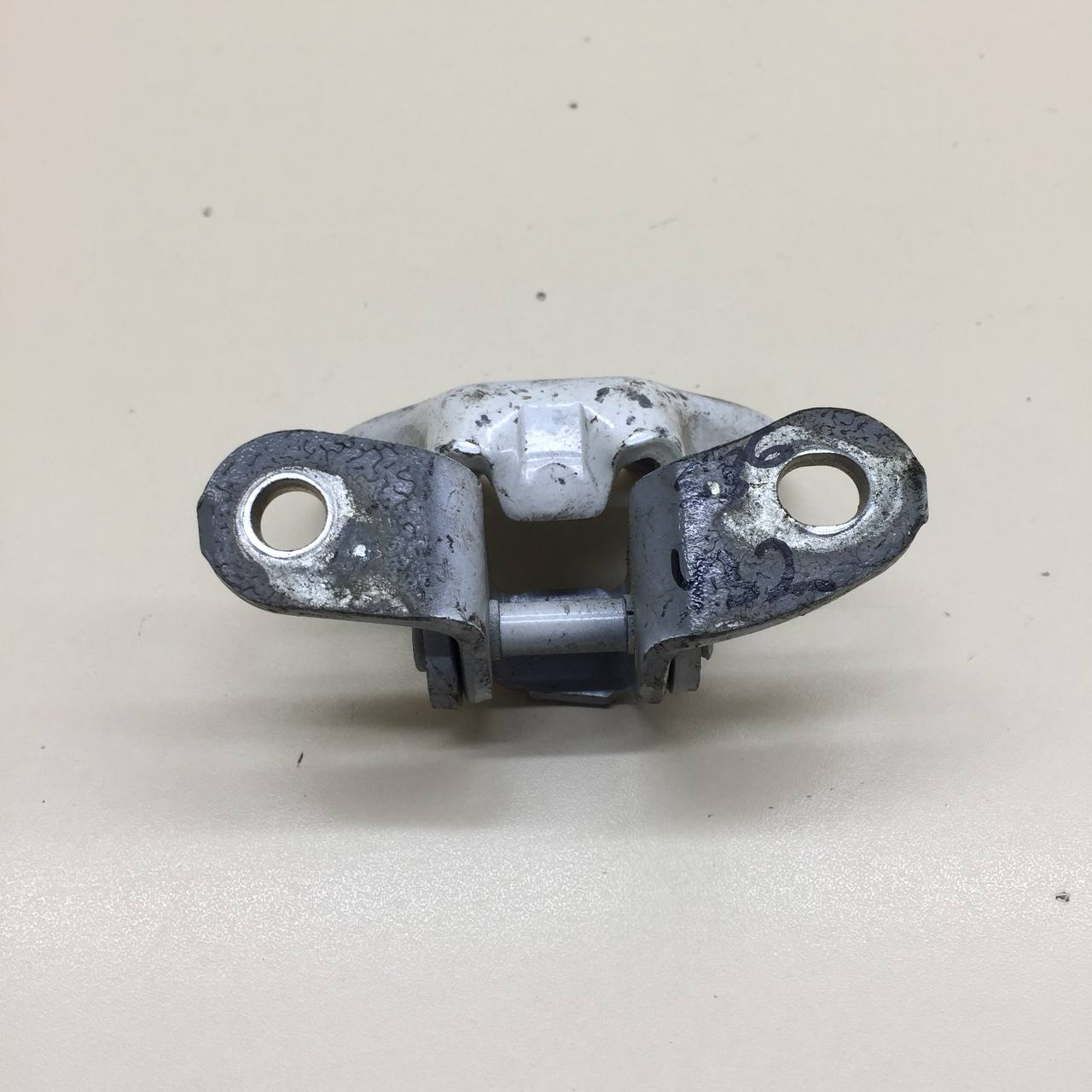 Петля двери передней правой нижняя Lexus ES (XV60) 2012>