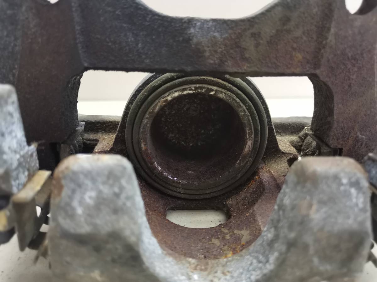 Суппорт передний левый Toyota Passo (XC10) 2004-2010