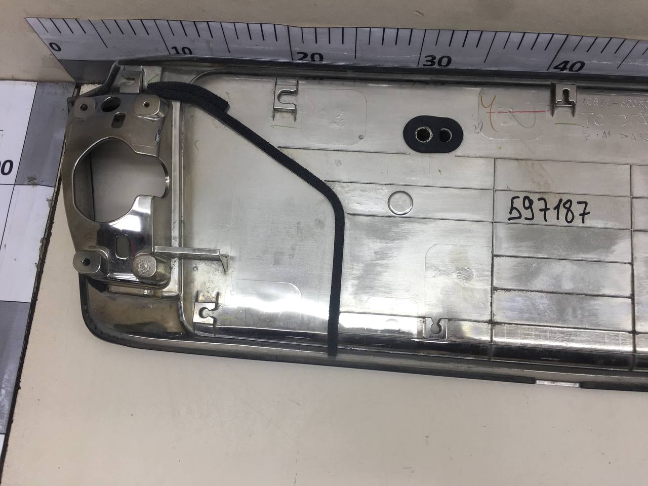 Накладка двери багажника Lexus LX570 (J200) 2007-2015