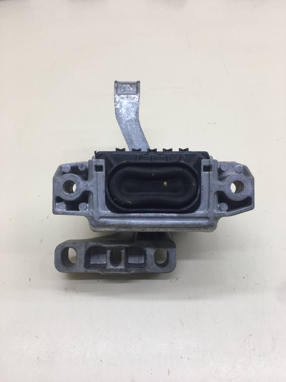 Опора двигателя Skoda Octavia (A7) 2013>