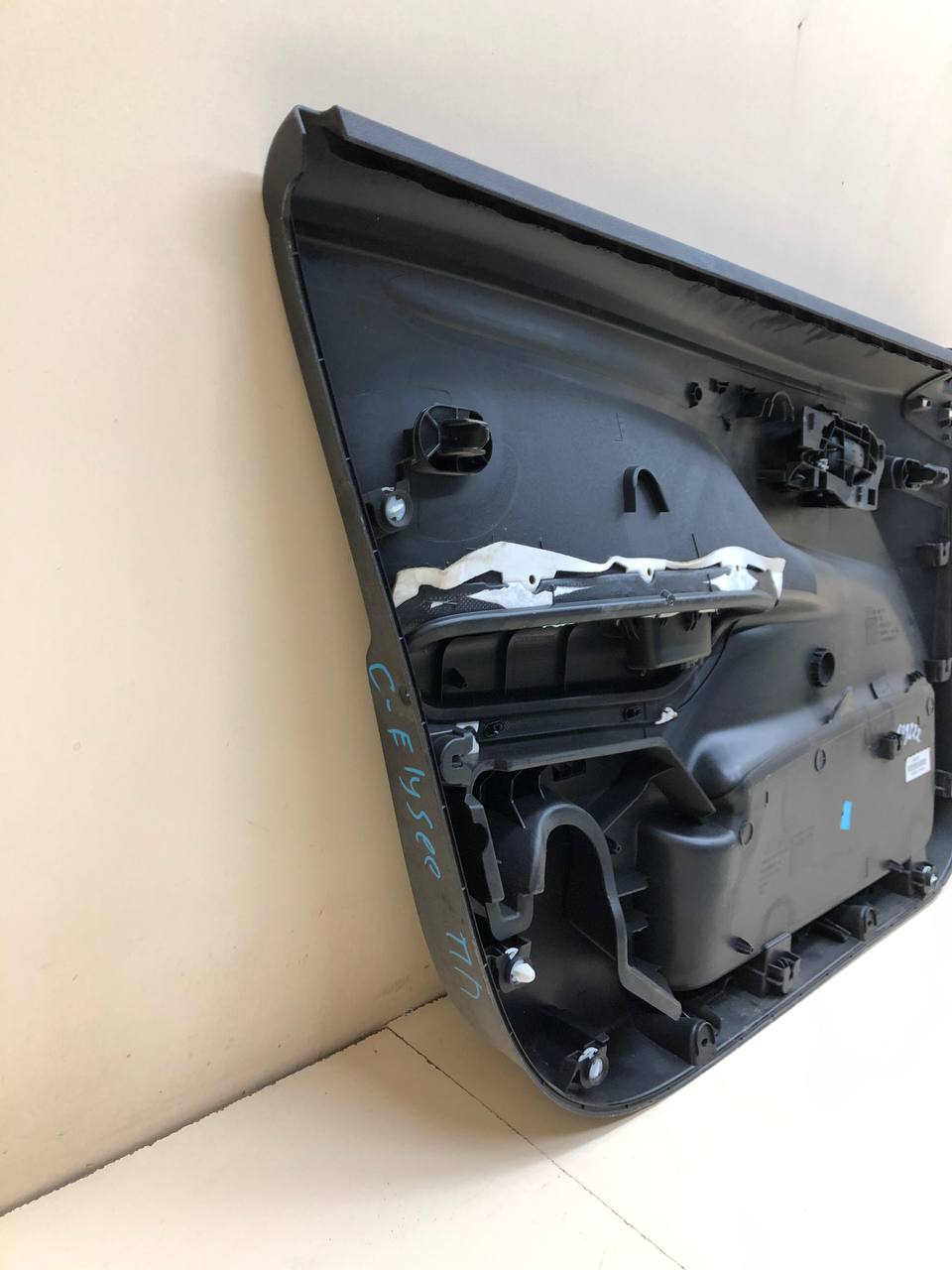 Обшивка двери передней правой Citroen C-Elysee 2012-2017