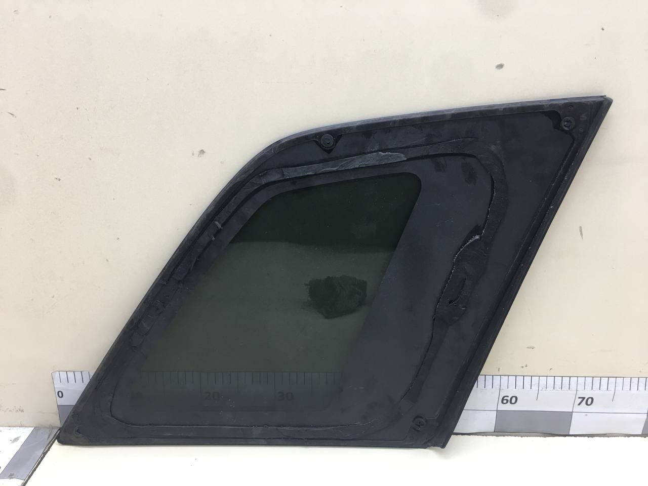 Стекло кузовное глухое левое Suzuki Grand Vitara 2005-2015