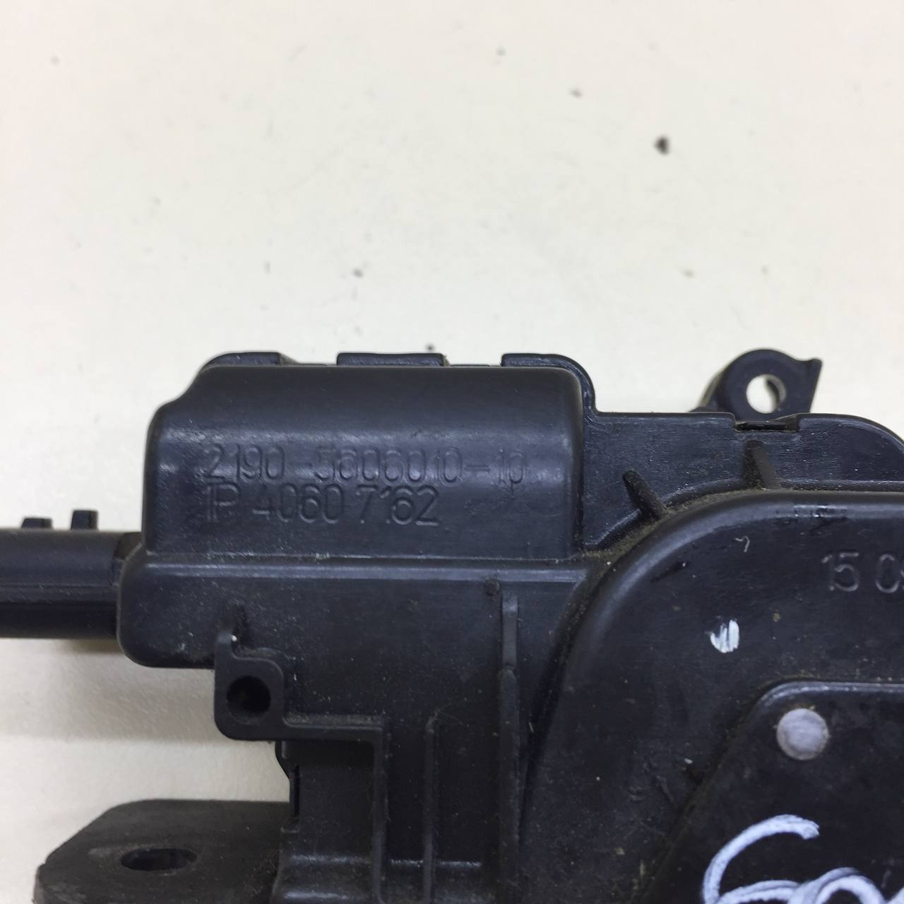 Замок багажника Lada Granta 2011>