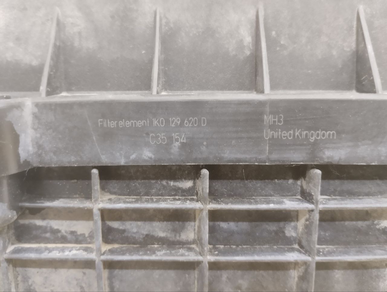 Корпус воздушного фильтра Volkswagen Passat B7 2011-2015