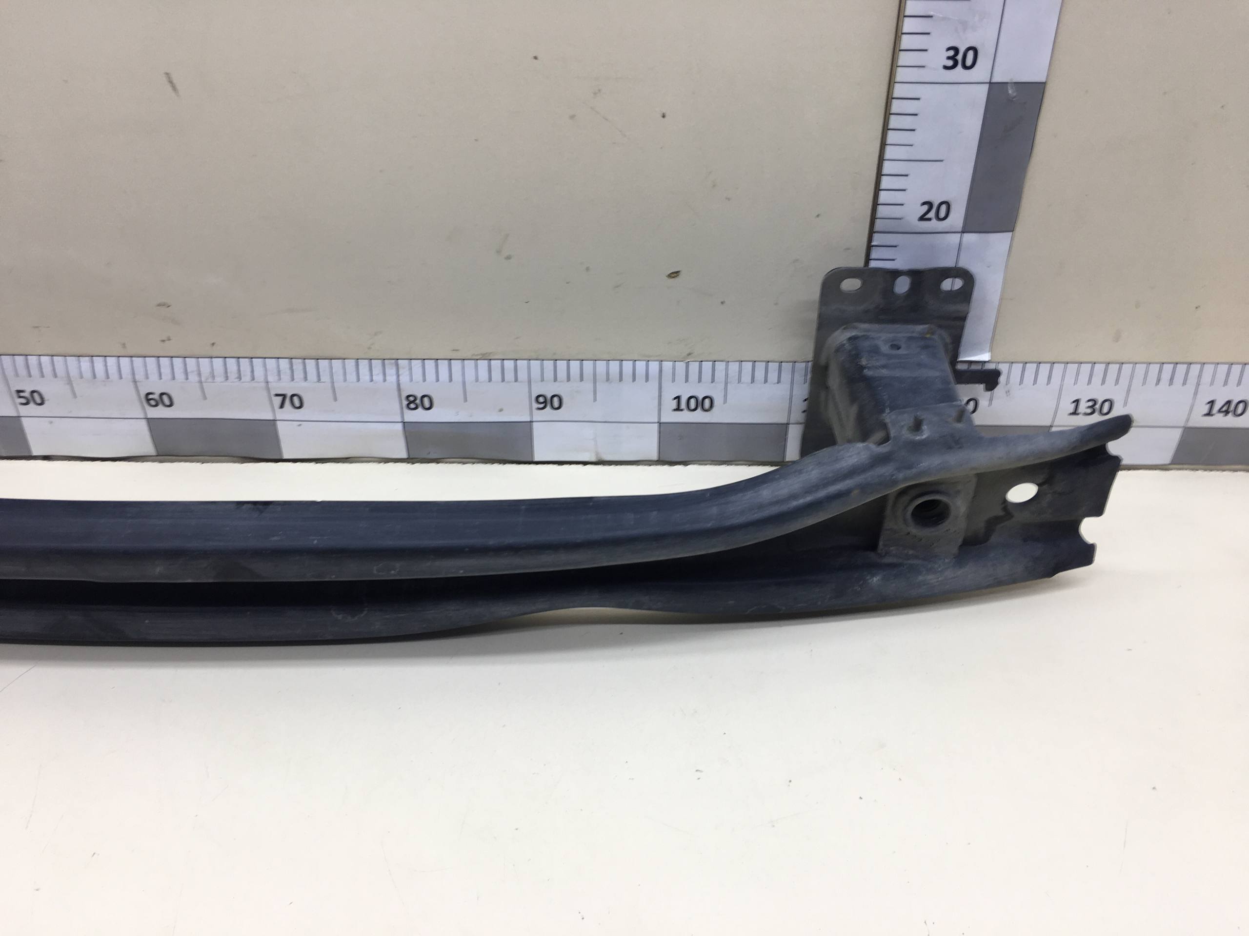 Усилитель заднего бампера Volkswagen Tiguan 2017>