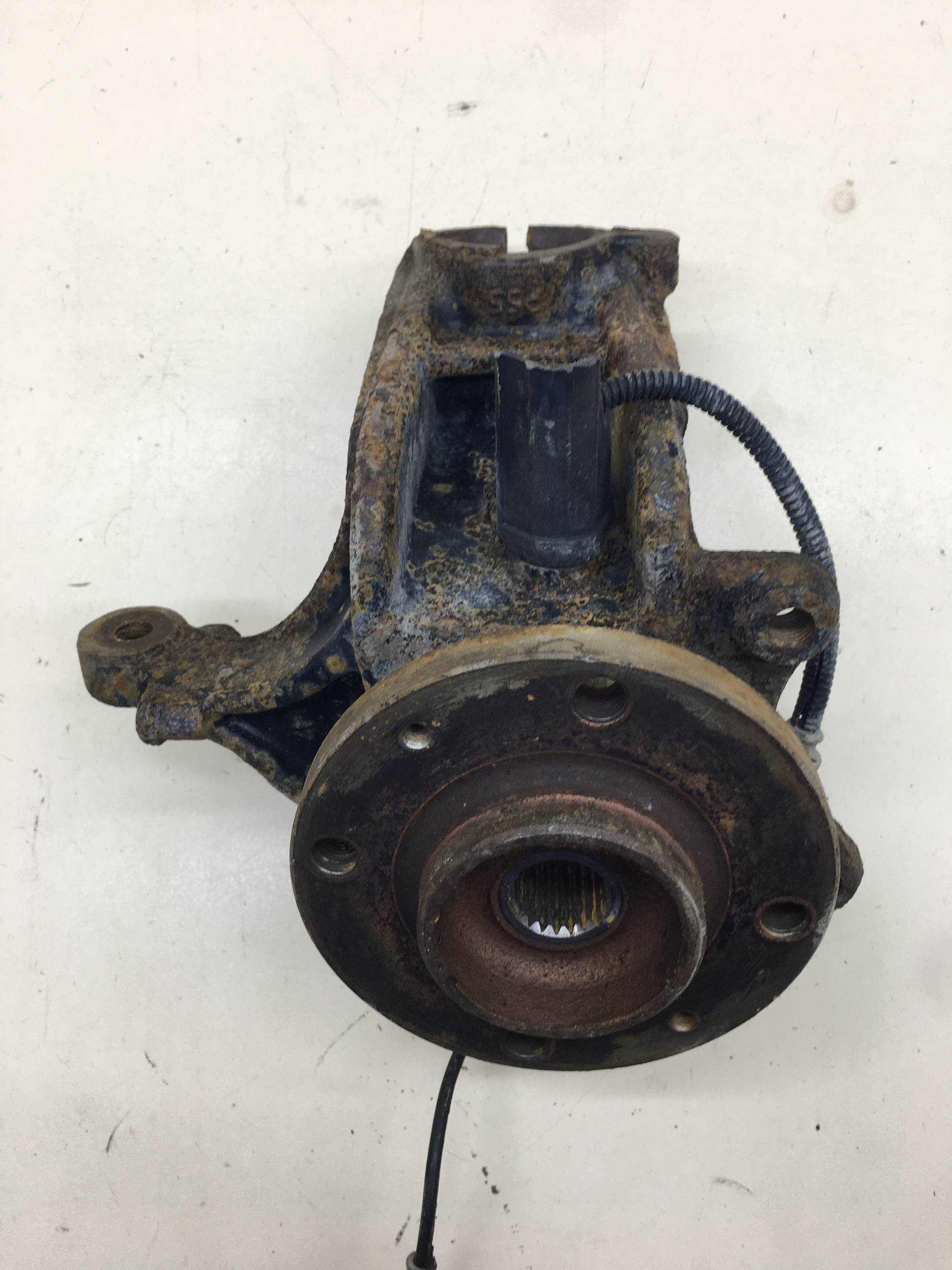 Кулак поворотный передний правый Peugeot 208 2012>