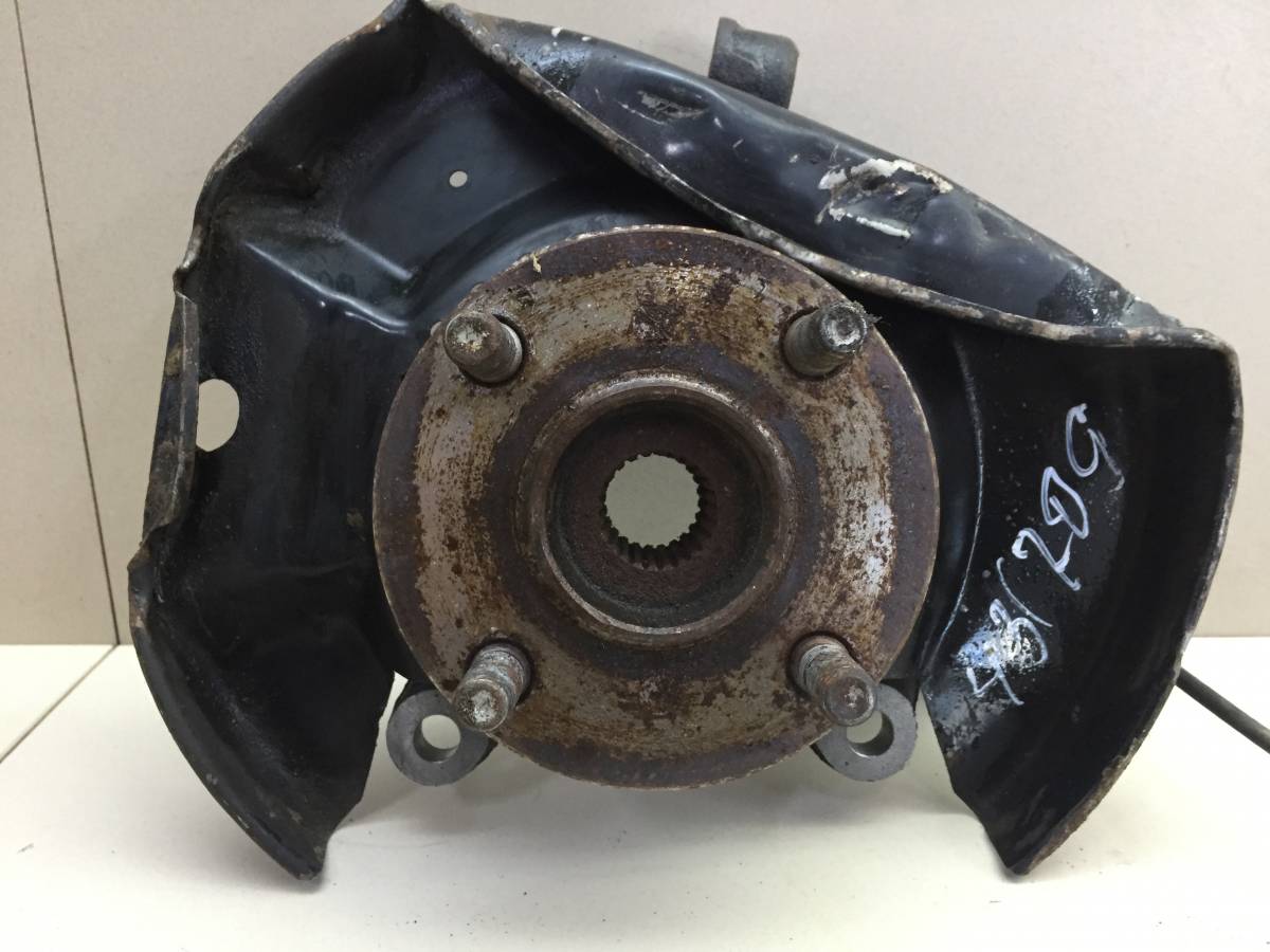 Кулак поворотный передний правый Toyota Raum (Z20) 2003-2011