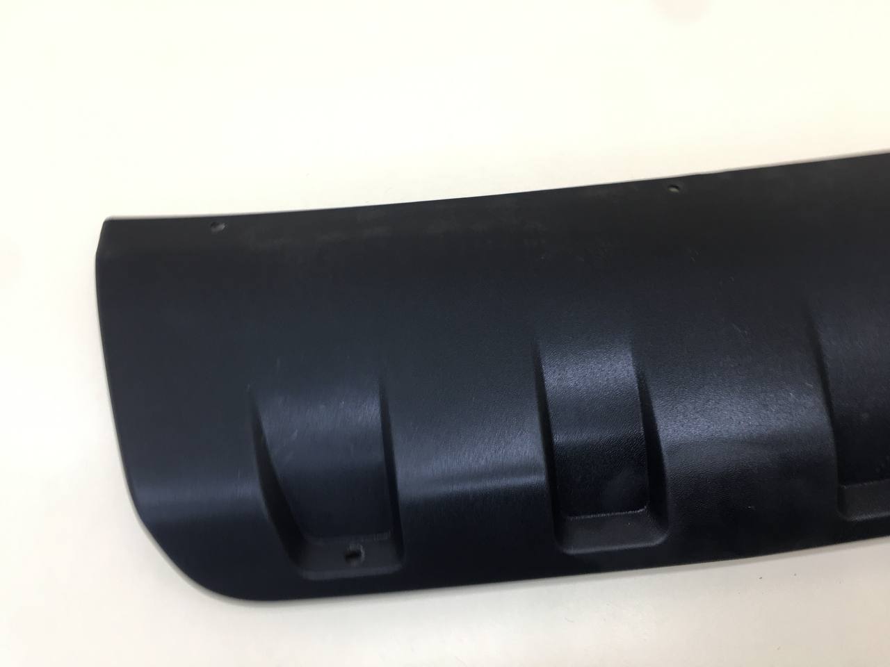 Накладка переднего бампера центральная Chevrolet Niva 2009-2020