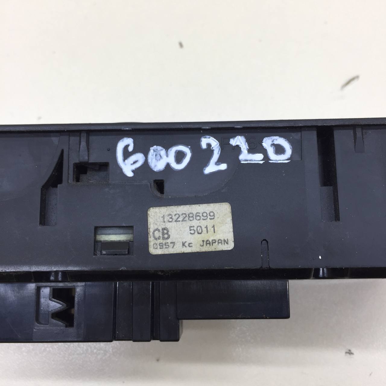 Блок управления стеклоподъемниками Opel Astra H / Family 2004-2015