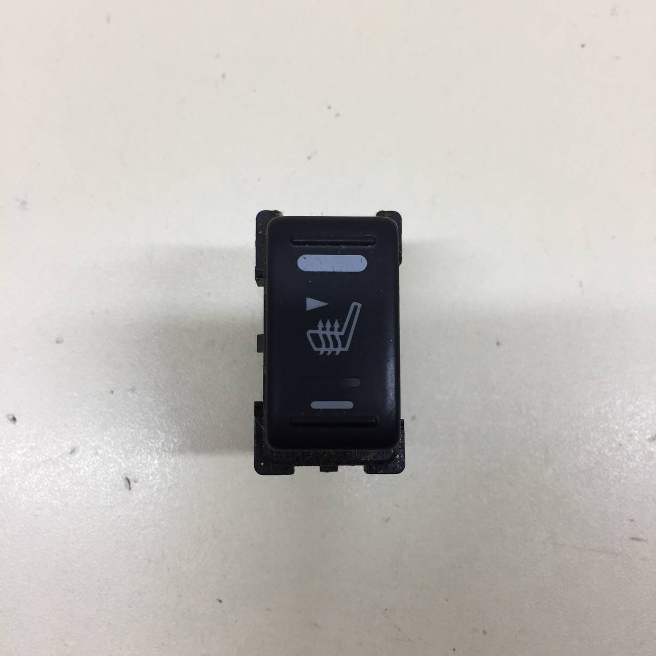 Кнопка обогрева сидений Nissan Note (E11) 2006-2013