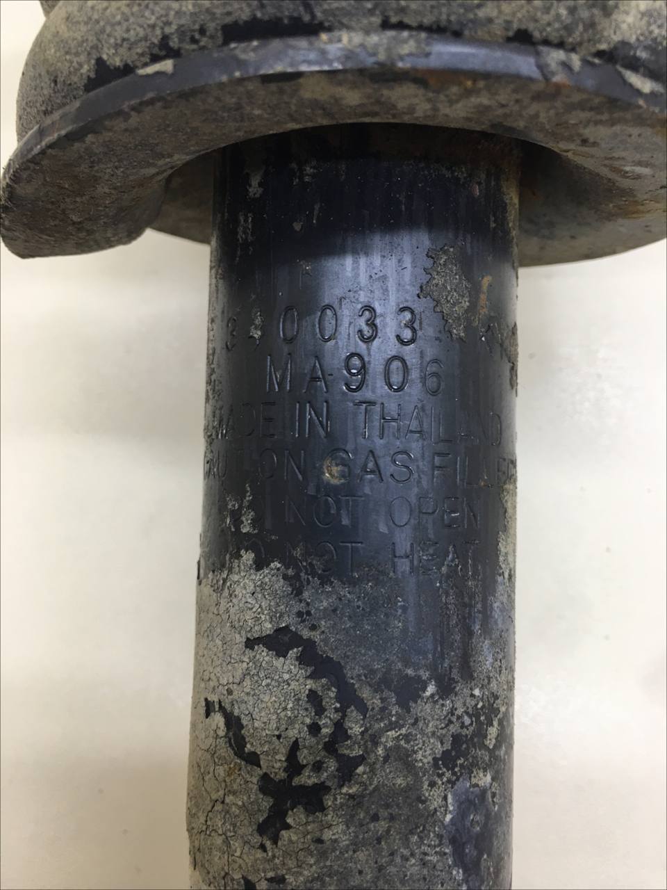 Амортизатор передний Mitsubishi L200 (KB) 2006-2016