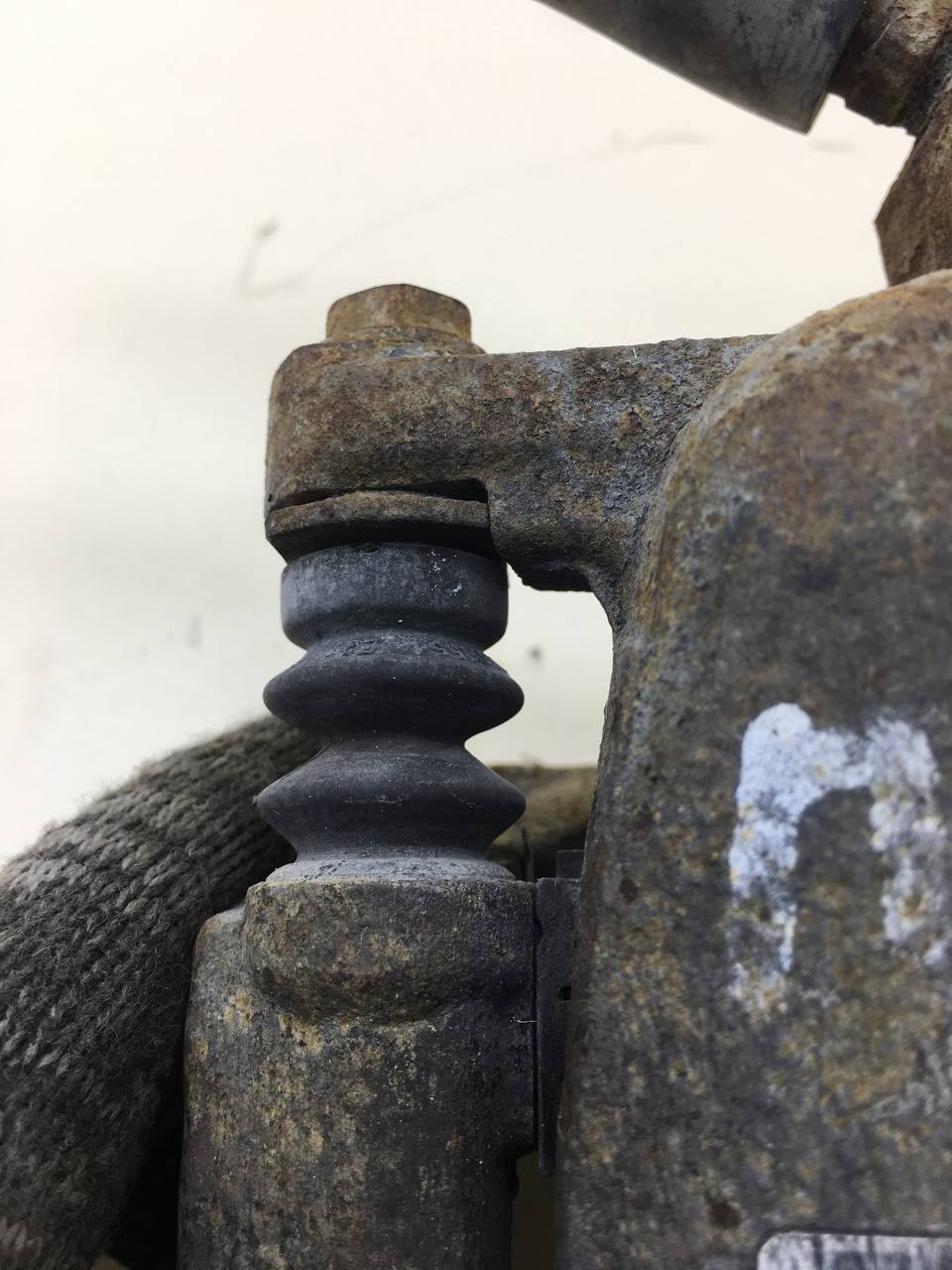 Суппорт передний правый Peugeot 307 2001-2008