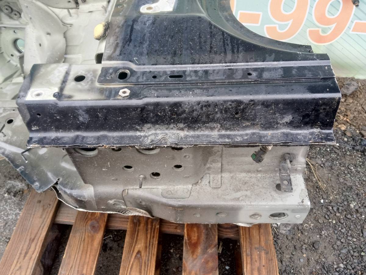 Четверть передняя левая Jaguar XE (760) 2014-2021