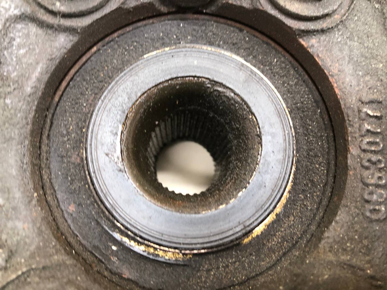 Кулак поворотный передний правый Volvo XC90 2002-2015