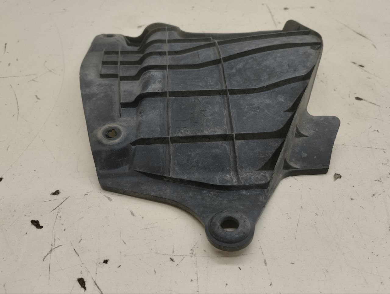 Пыльник двигателя боковой правый Toyota Highlander (U40) 2007-2013