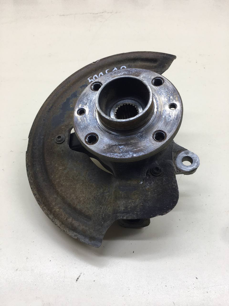 Кулак поворотный передний правый Lada Vesta 2015>