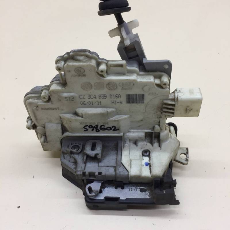 Замок двери задней правой Volkswagen Passat B7 2011-2015
