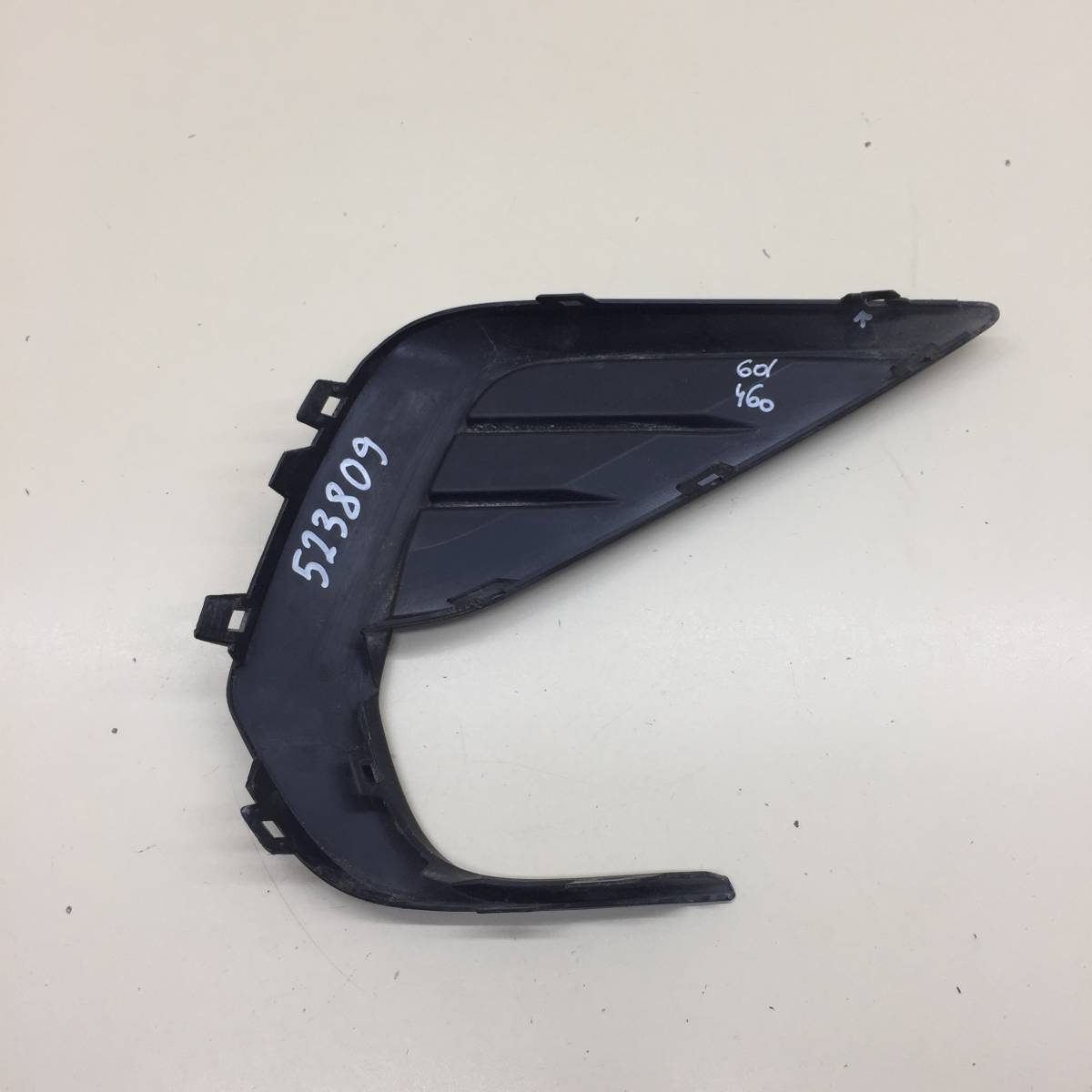 Накладка переднего бампера левая Volkswagen Tiguan 2017>