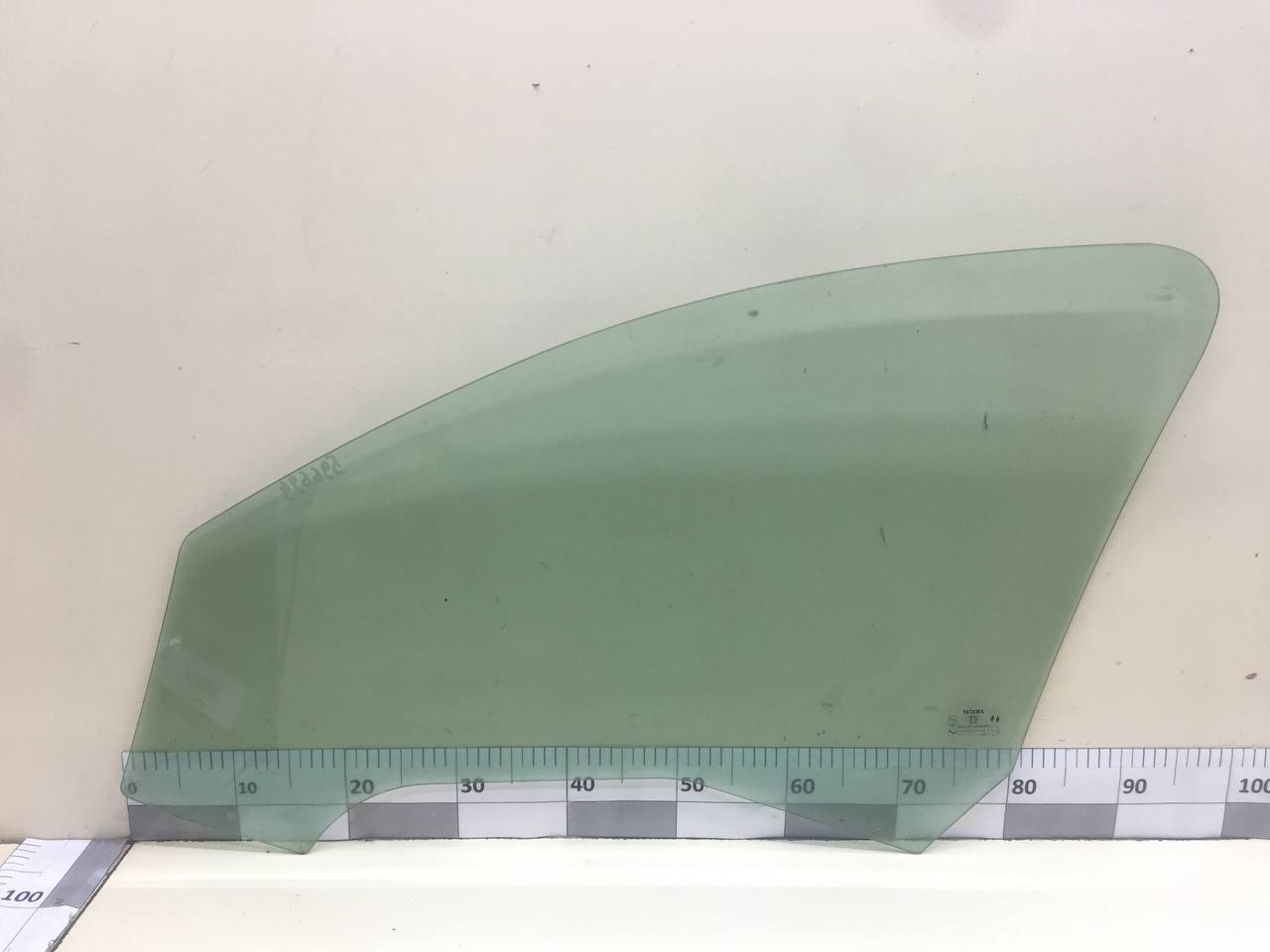 Стекло двери передней правой Peugeot 206 1998-2012