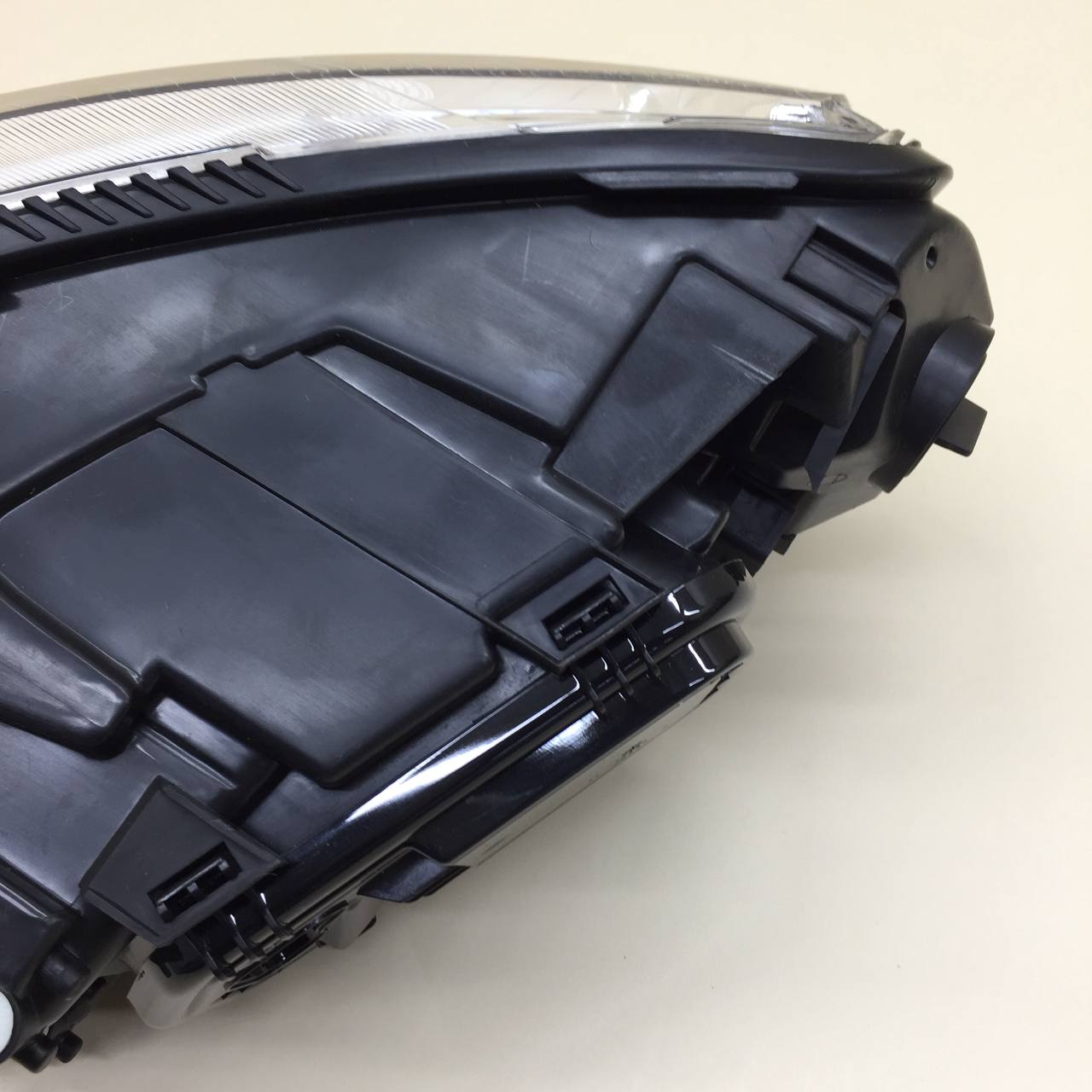 Фара правая Audi A6 (C6) 2005-2011