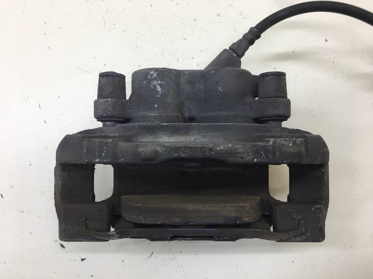 Суппорт передний правый Volvo XC60 2008-2017