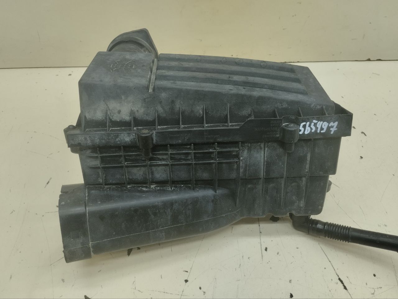 Корпус воздушного фильтра Volkswagen Passat B7 2011-2015