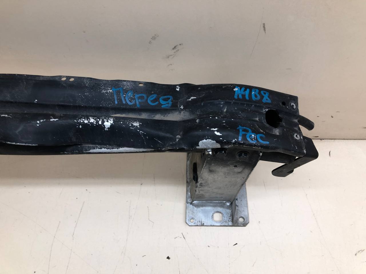 Усилитель переднего бампера Audi A4 (B8) 2007-2011