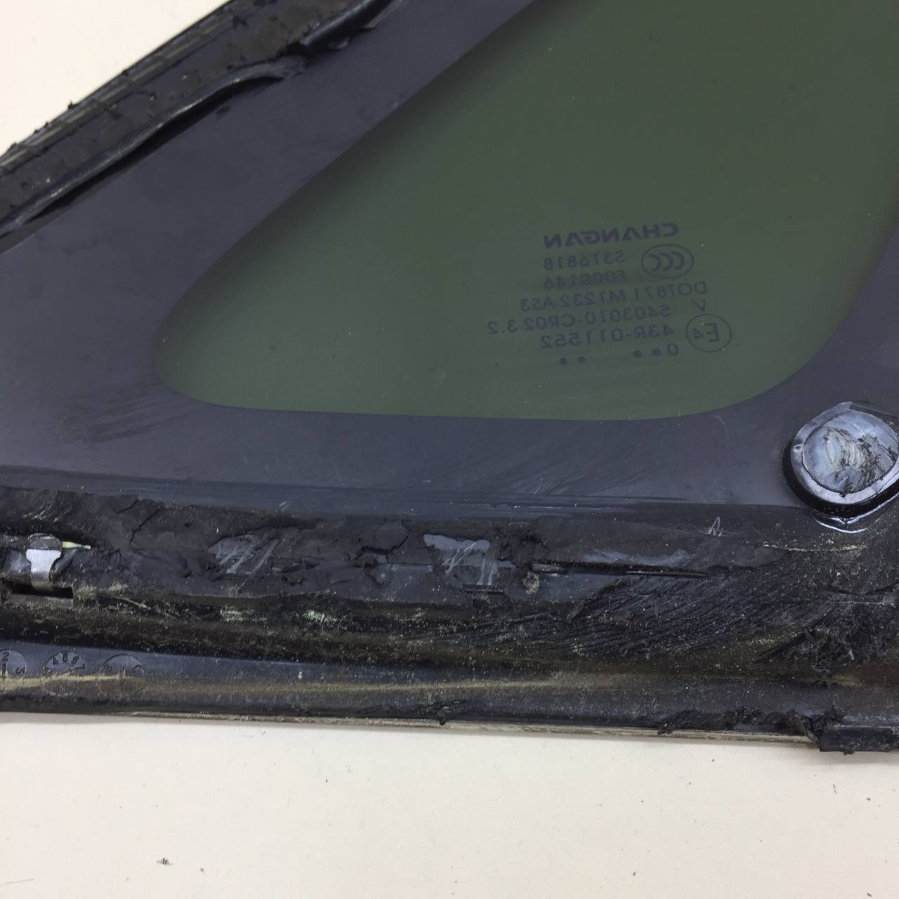 Стекло кузовное глухое левое Changan UNI-K 2020>