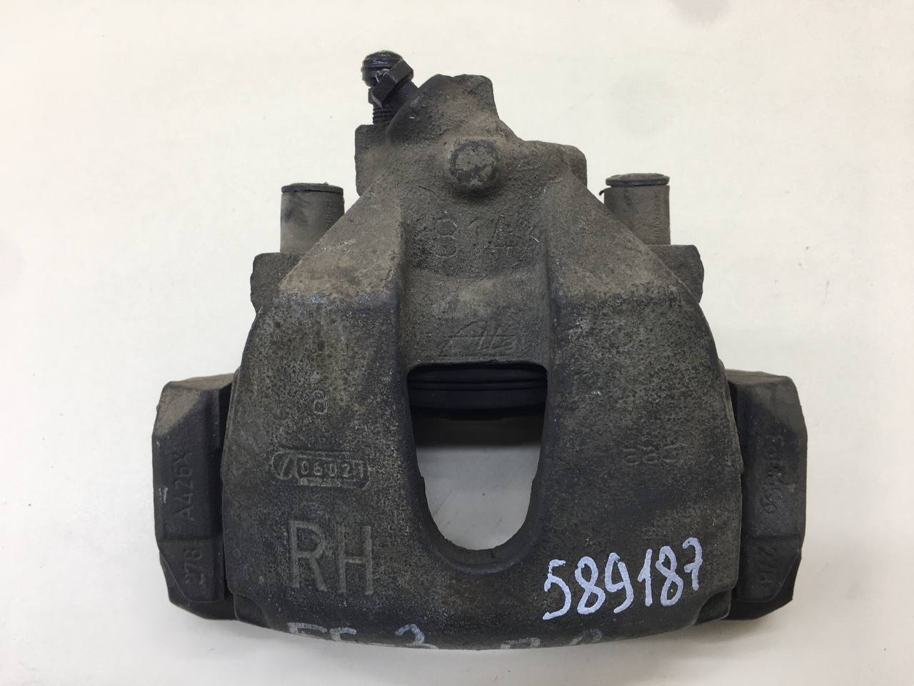 Суппорт передний правый Ford Focus 3 2011>