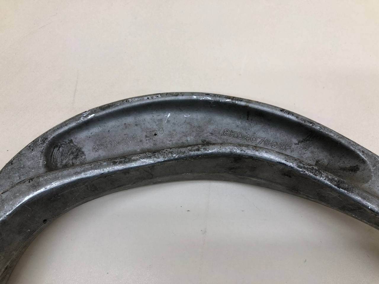 Рычаг передний нижний правый Audi A4 (B8) 2007-2011