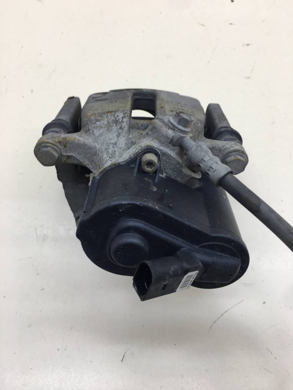 Суппорт задний правый Volkswagen Passat B7 2011-2015