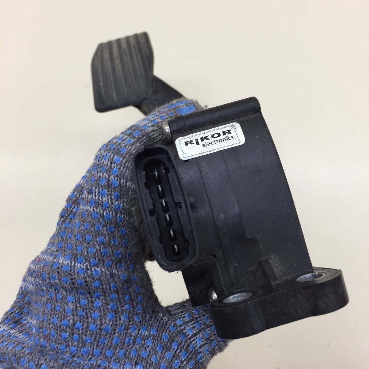 Педаль газа Lada Granta 2011>